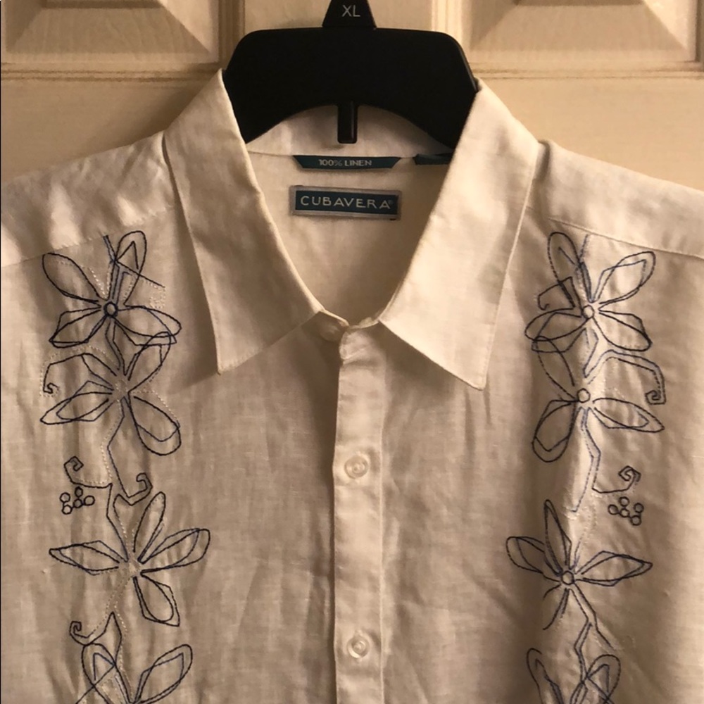 Men’s long sleeve linen shirt.